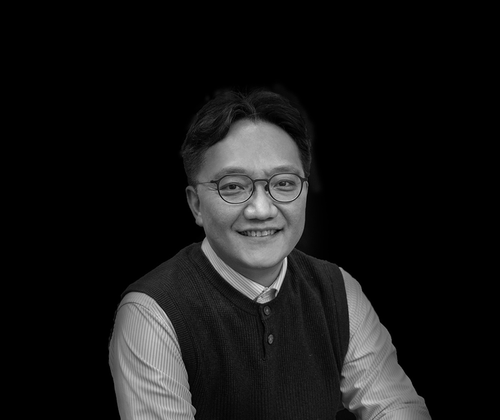 Jun Han Kim Managing Director